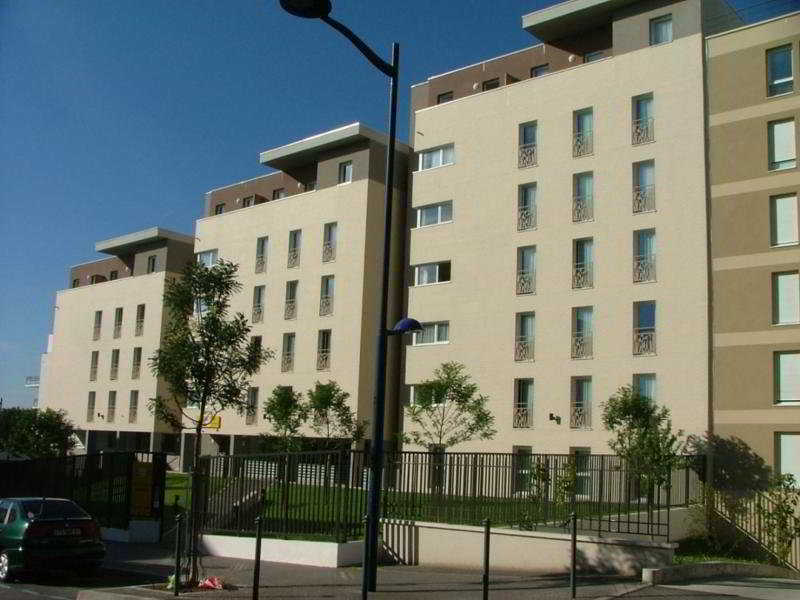 Appart'City Pontoise Cergy-Le-Haut Экстерьер фото