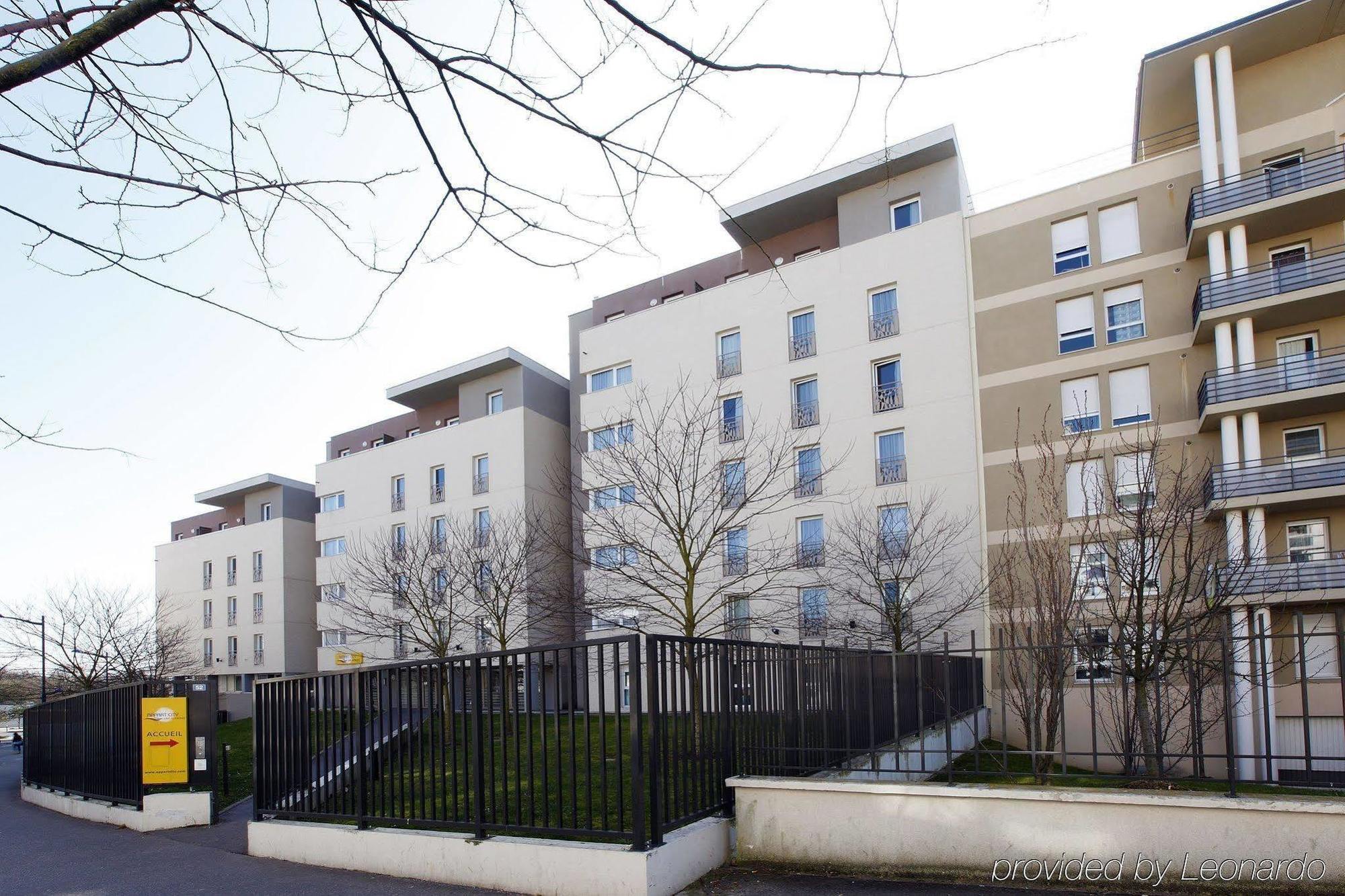 Appart'City Pontoise Cergy-Le-Haut Экстерьер фото