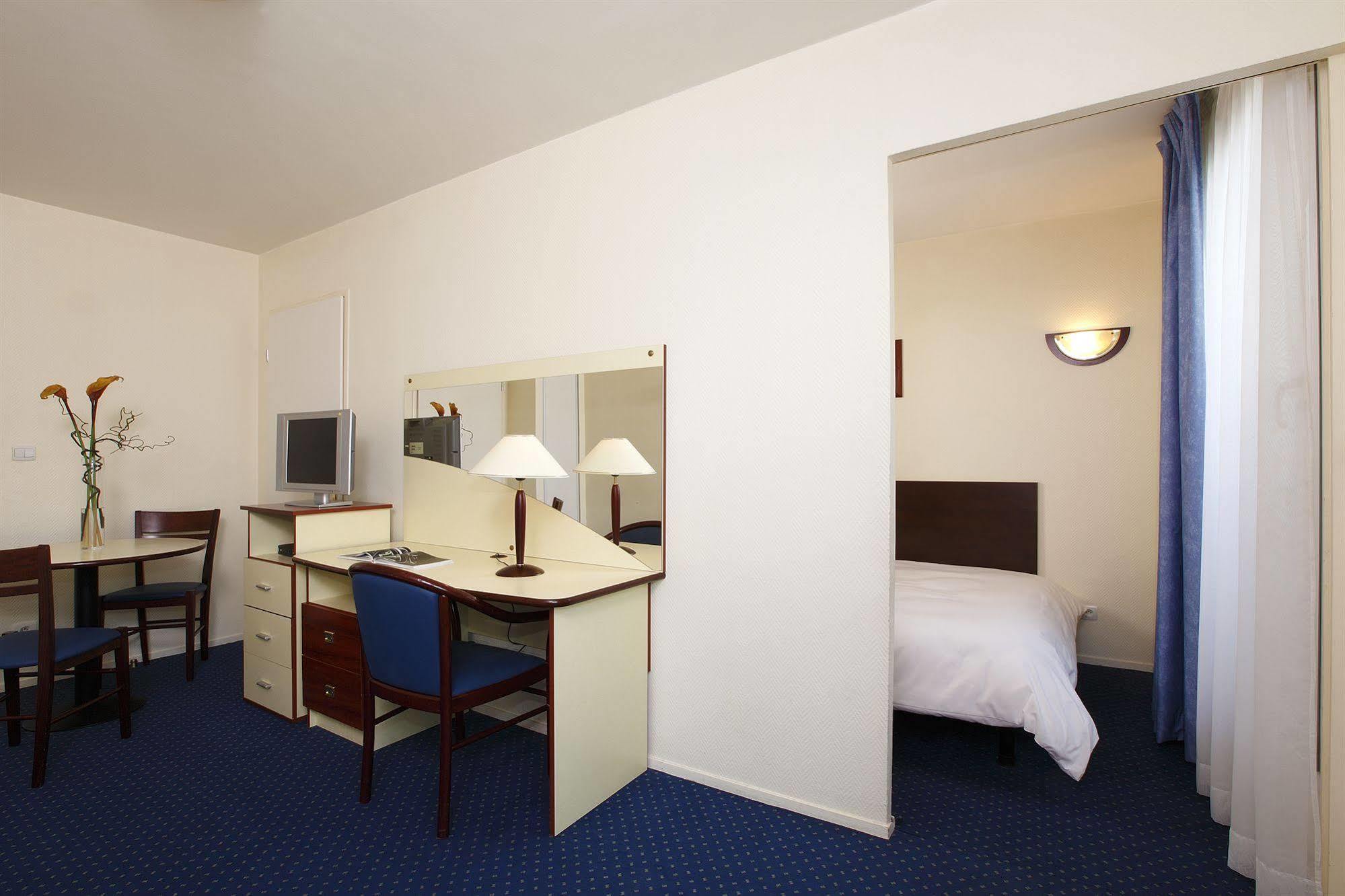 Appart'City Pontoise Cergy-Le-Haut Экстерьер фото