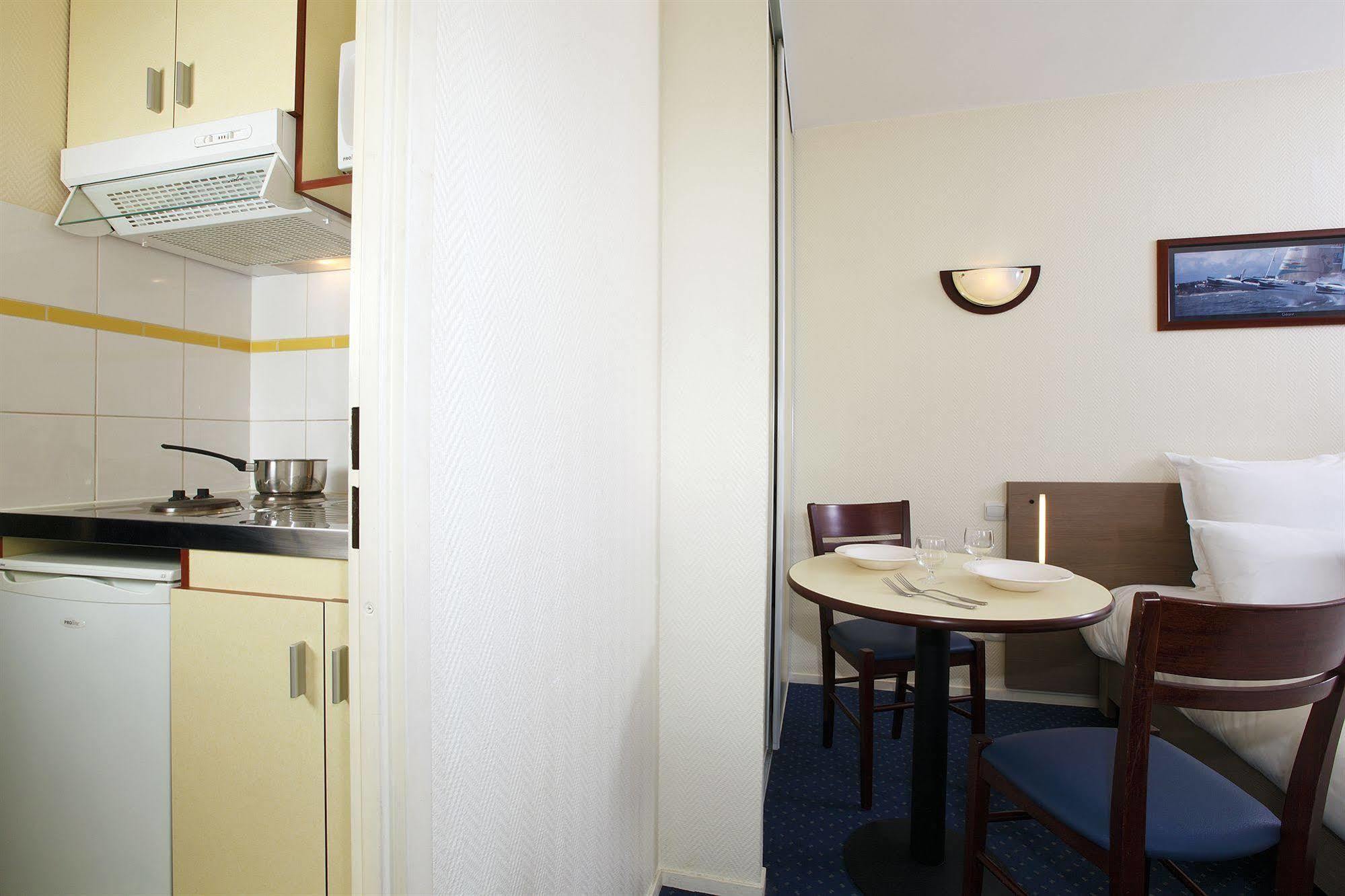Appart'City Pontoise Cergy-Le-Haut Экстерьер фото