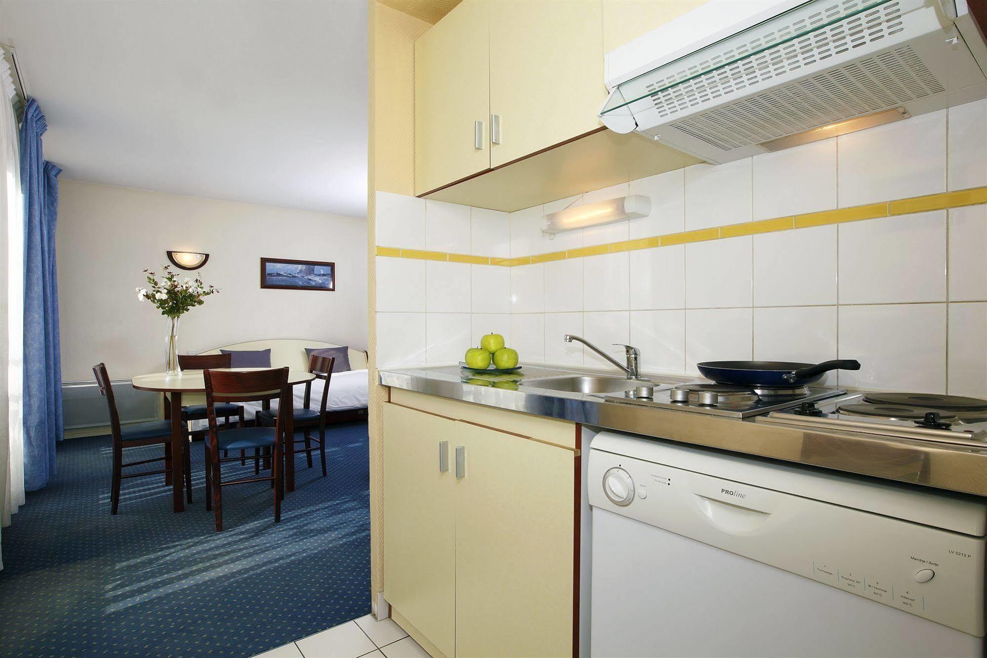 Appart'City Pontoise Cergy-Le-Haut Экстерьер фото