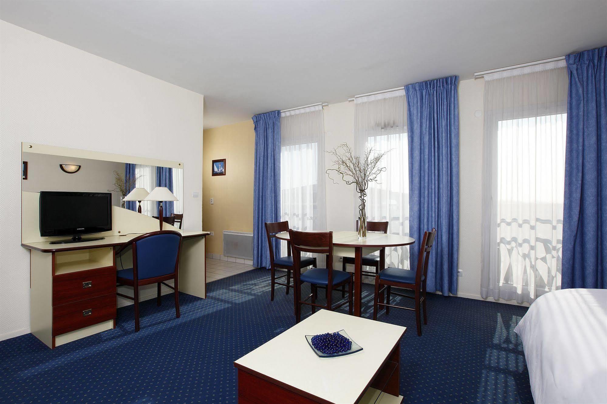 Appart'City Pontoise Cergy-Le-Haut Экстерьер фото